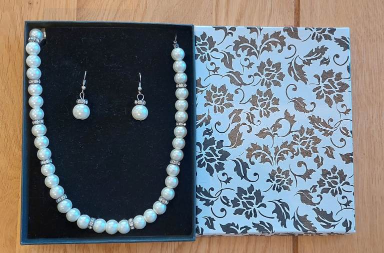 Pearl & Diamante necklace with matching ear rings