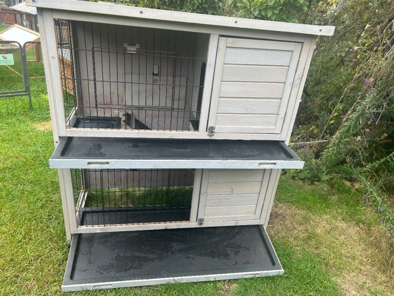 Two storey pet hutch