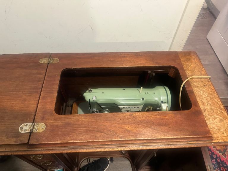 Singer sewing machine 
