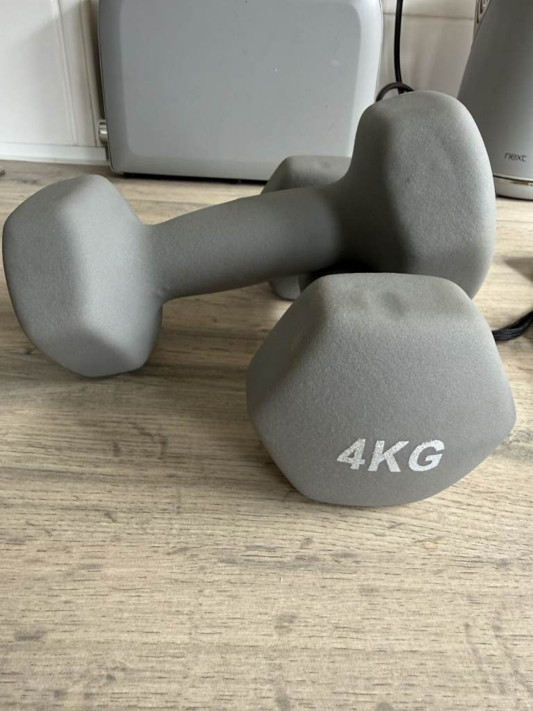 Pair of 4kg neoprene dumbbells