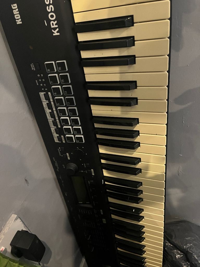 KORG KROSS Electric Keyboard Synthesizer – Good Condition