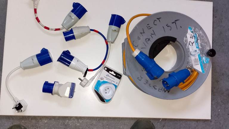 25m Hook up cable & plugs 