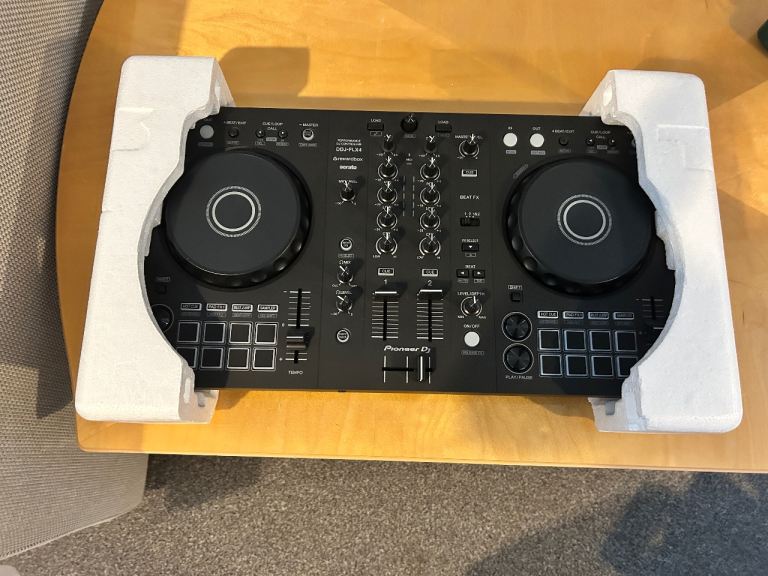 Pioneer DDJ-FLX4 DJ Controller – As Good As New, Boxed