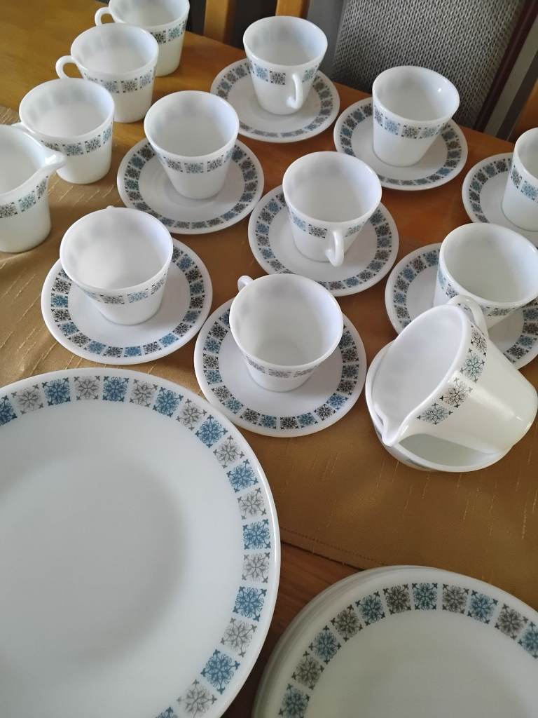 Vintage Pyrex Tableware £20 SENSIBLE OFFERS CONSIDERED