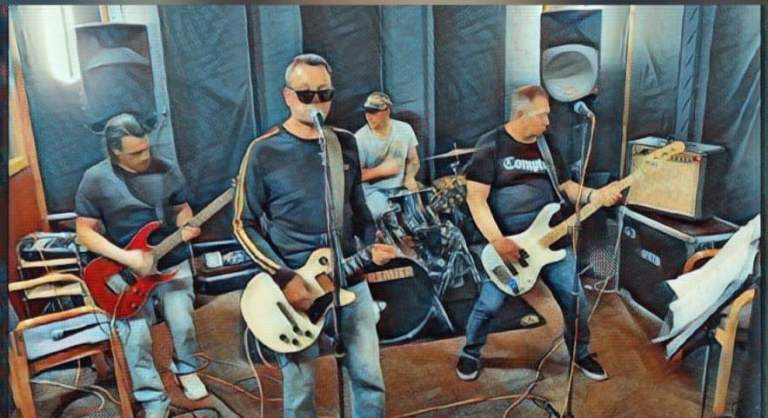 Rock drummer needed - Fife / Edinburgh