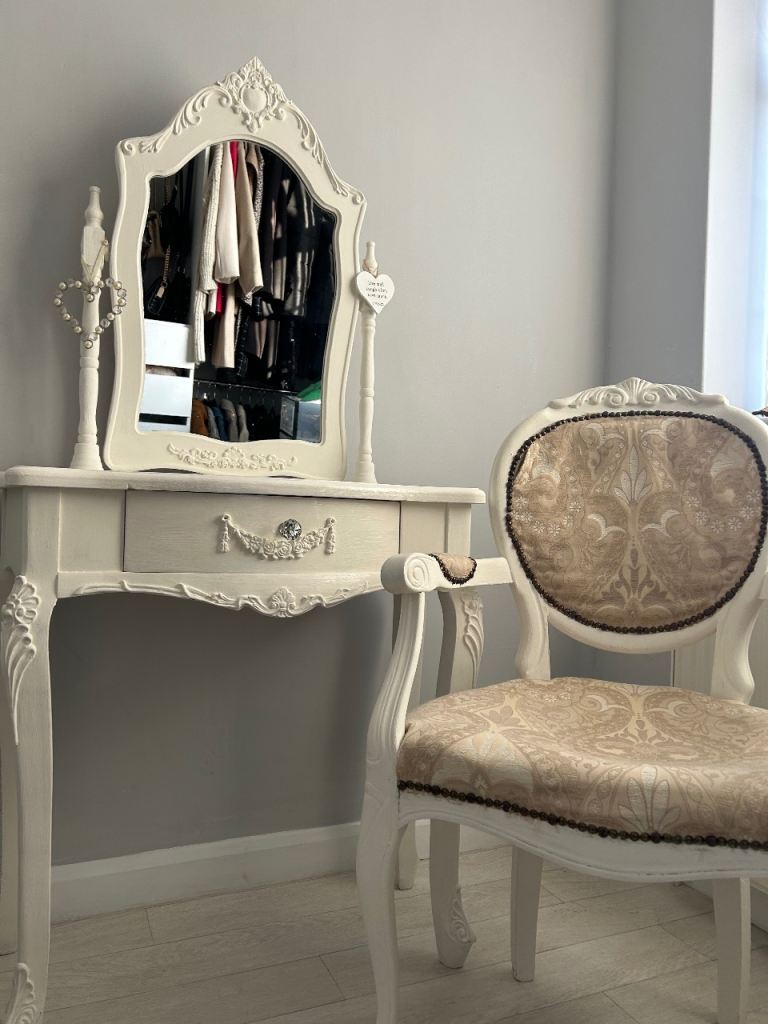Shabby sheik dressing table and chair