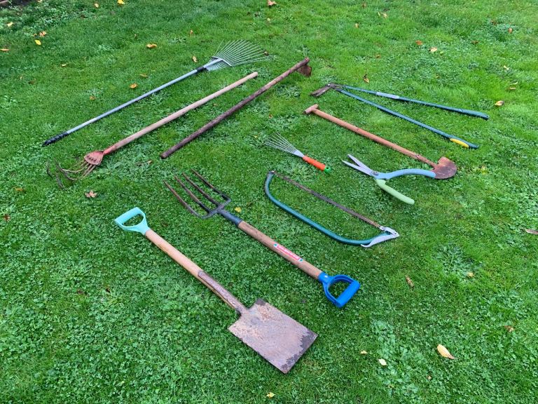 A Good Selection Of Useful Garden Hand Tools Job-lot Set Delivery