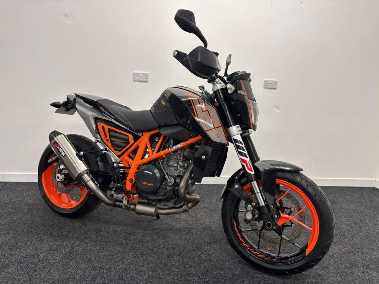 KTM 690 DUKE ** SCORPION EXHAUST - TAIL TIDY - SEAT COWL **
