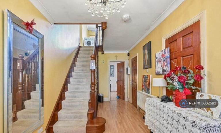 1 bedroom in South Lane, Surrey, KT3 (#3032592)
