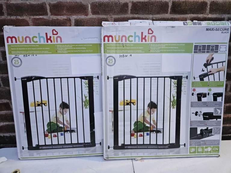 Munchkin Stair Gate Maxi Secure Toddler & Baby Gate 76-82cm  Pressure Fit Baby Safety & Dog 