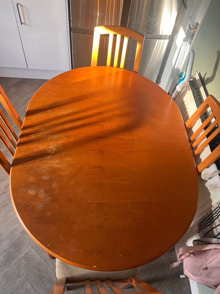 Extending dining table with 4 chairs