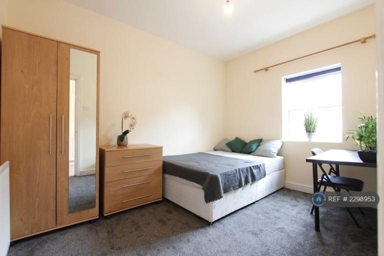 6 bedroom house in Addington Road, Reading, RG1 (6 bed) (#2298953)