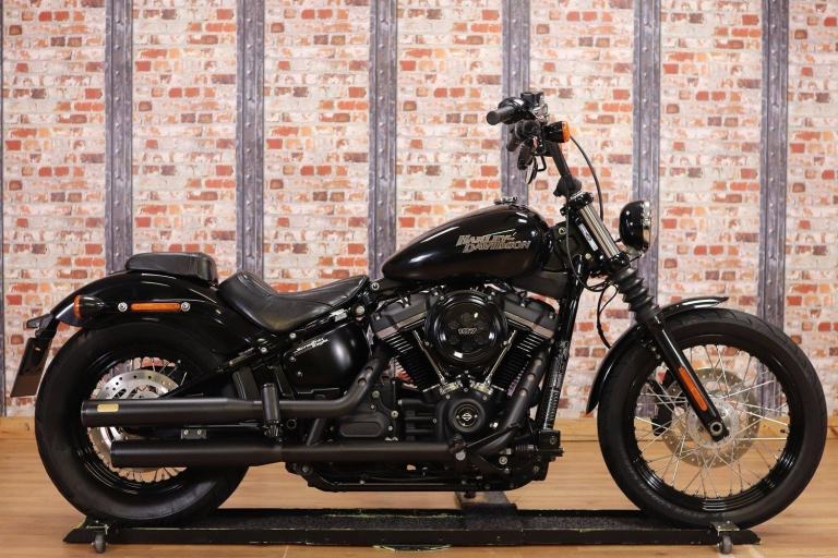 2018 HARLEY DAVIDSON FXBB STREET BOB - 13,588 MILES - VANCE AND HINES EXHAUSTS