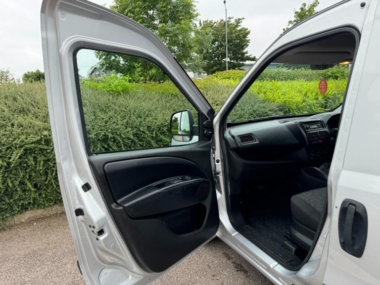 2015 Vauxhall Combo 2000 1.3 CDTI 16V ecoFLEX H1 Van PANEL VAN Diesel Manual