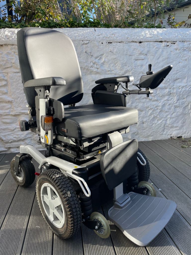 Puma 40 6mph Raisable Electric Wheelchair with Joystick Control – Good Condition