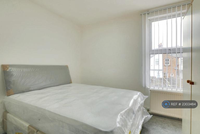 1 bedroom in Mead Road, Edgware, HA8 (#2303484)