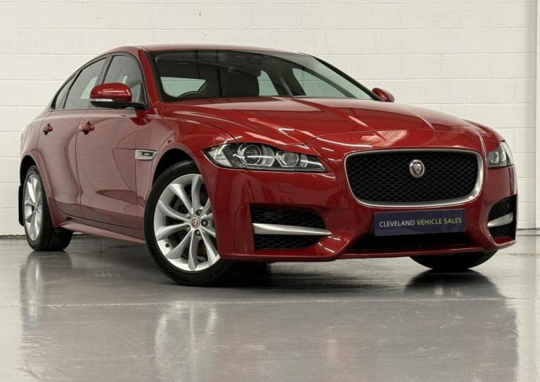 2017 Jaguar XF 2.0d R-Sport Saloon 4dr Diesel Auto Euro 6 (s/s) (180 ps) HTD SEATS, CRUISE Saloon...