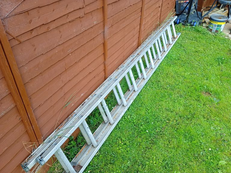 Good Condition Aluminium Extension Ladder