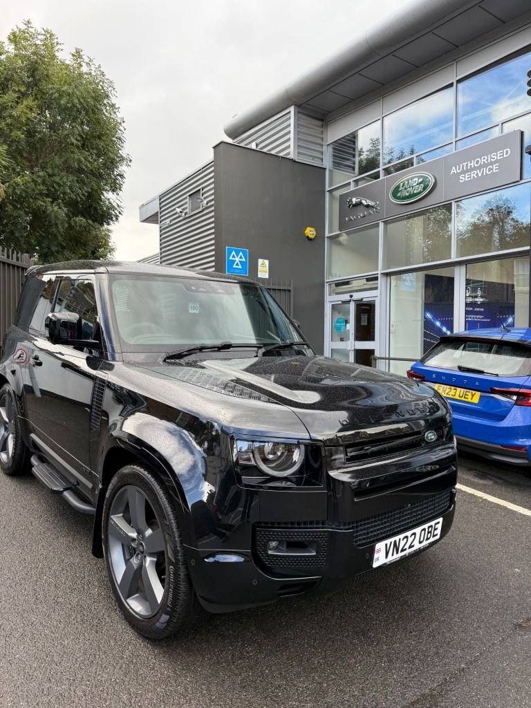 2022 Land Rover Defender 5.0 P525 V8 SUV 3dr Petrol Auto 4WD Euro 6 (s/s) (525 ps) ESTATE Petrol ...