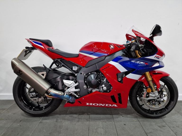 2025 Honda Fireblade CBR1000RRR SP, 4,900 Miles, Split Throttle Bodies, Ohlins 