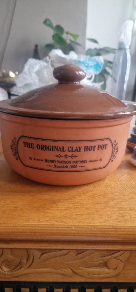 Henry Watson Pottery "Original Suffolk" terracotta clay hot pot. 