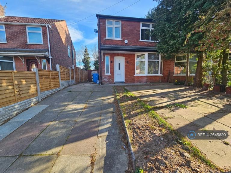 4 bedroom house in Moorland Avenue, Manchester, M8 (4 bed) (#2645820)