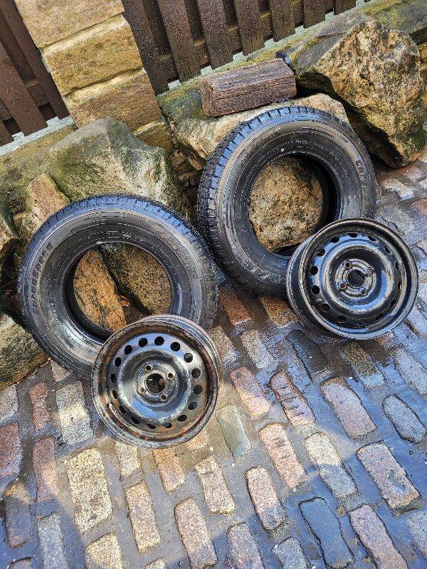 2x wheels and tyres like new size 195 14c for nissan nv200 vans or any van with 14inch tyres