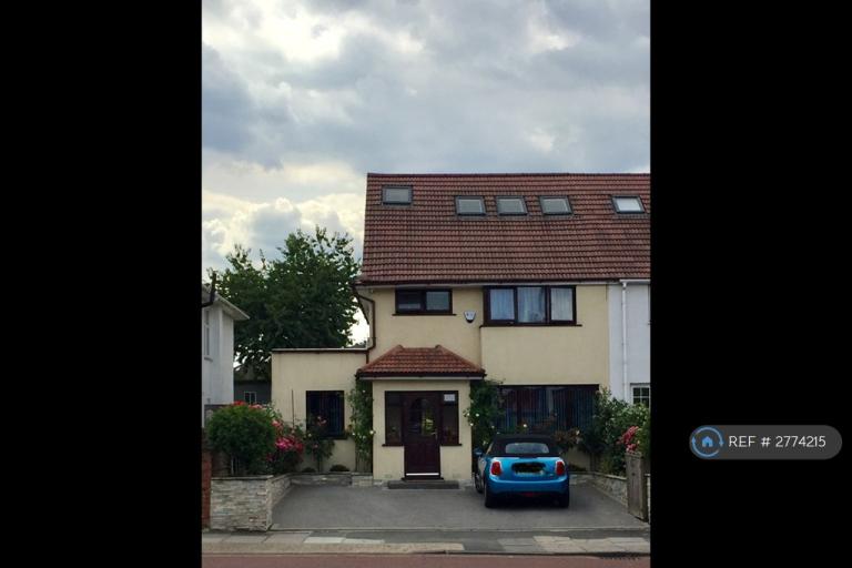 1 bedroom in Hospital Bridge Road, Twickenham, TW2 (#2774215)