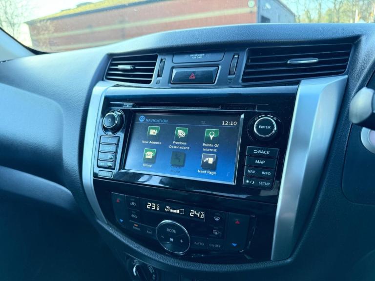 2016 Nissan Navara 2.3 dCi Tekna Auto 4WD Euro 5 4dr PICK UP Diesel Automatic