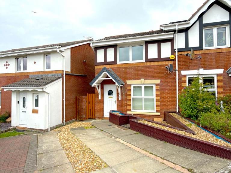 Highly desirable, 3 bedroom family home in Gilmerton – available NOW