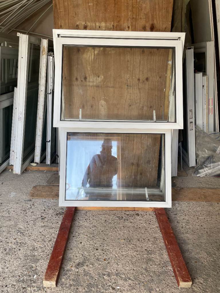 H 126.5 x W 89.5 cm - BEAUTIFUL ALUMINIUM DOUBLE GLAZED WINDOW - CLEAR GLASS (REF: SJ110)