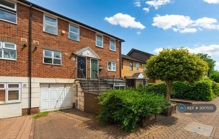 2 bedroom house in Damask Crescent, London, E16 (2 bed) (#3017555)
