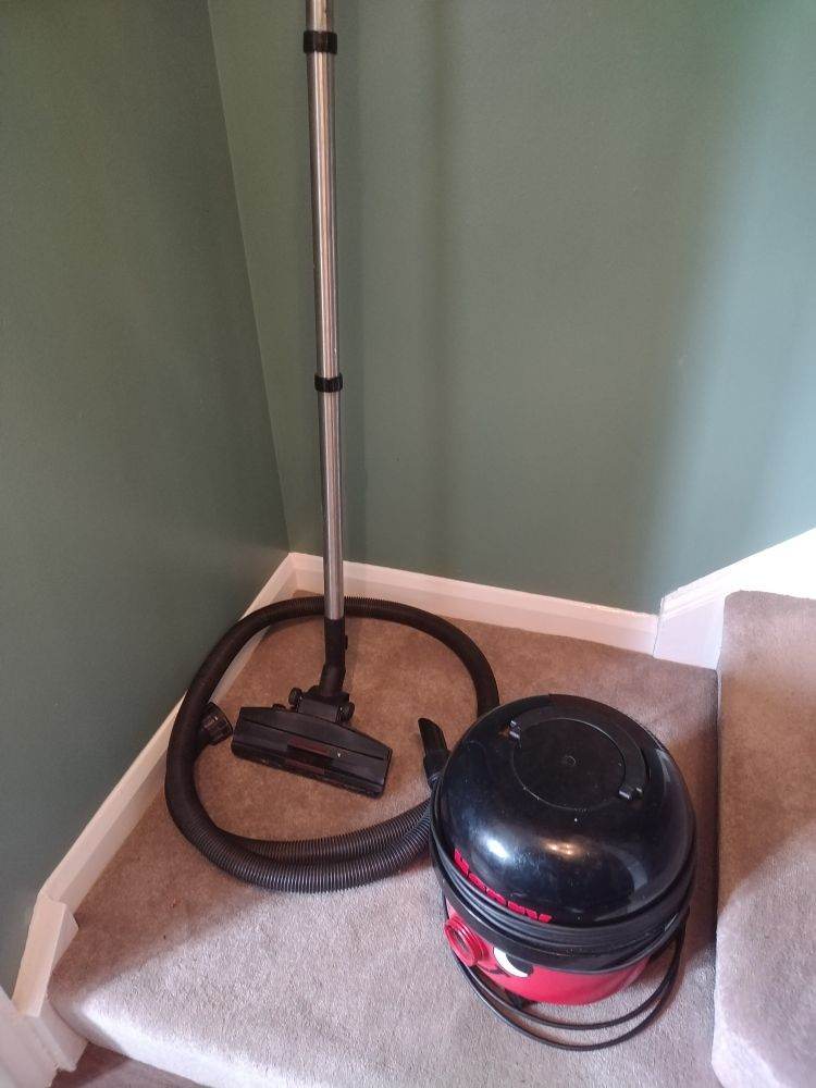 Henry vacuum cleaner with hose and pipes and floor attachment vgc gwo