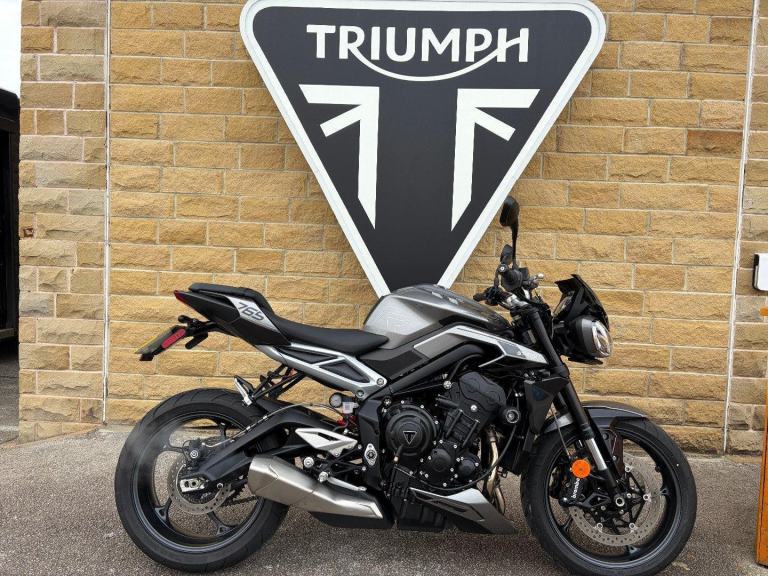 TRIUMPH STREET TRIPLE 765 R 2023 