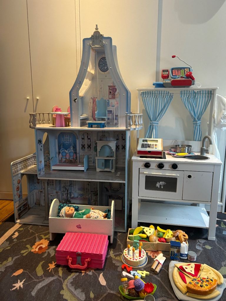 Play kitchen doll house