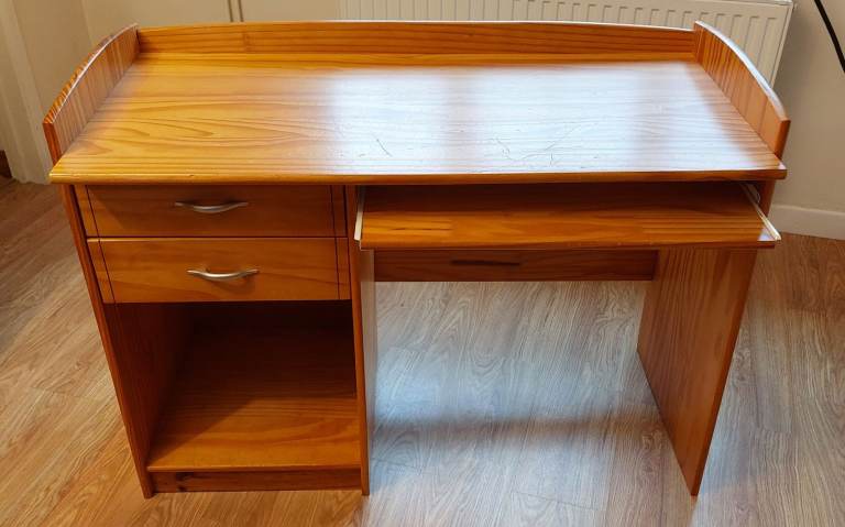 Pine Desk with Pull-out Key board shelf