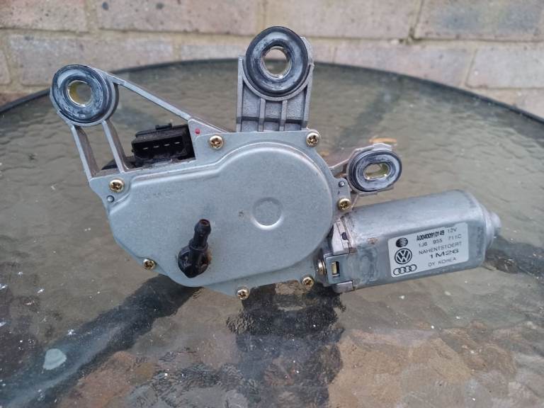 Vw golf mk 4 rear wind screen motor