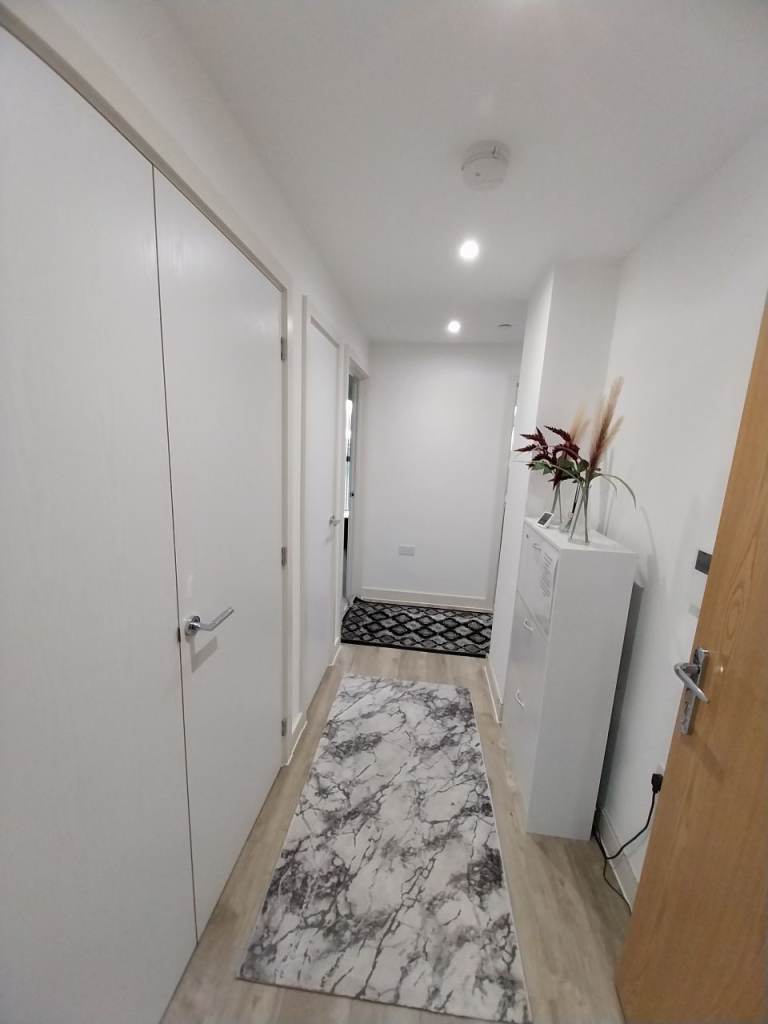 LARGE ROOM AVAILABLE FOR RENT IN HIGH STREET HOUNSLOW TW3 