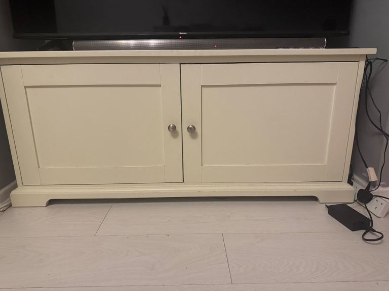 White Sturdy TV Stand