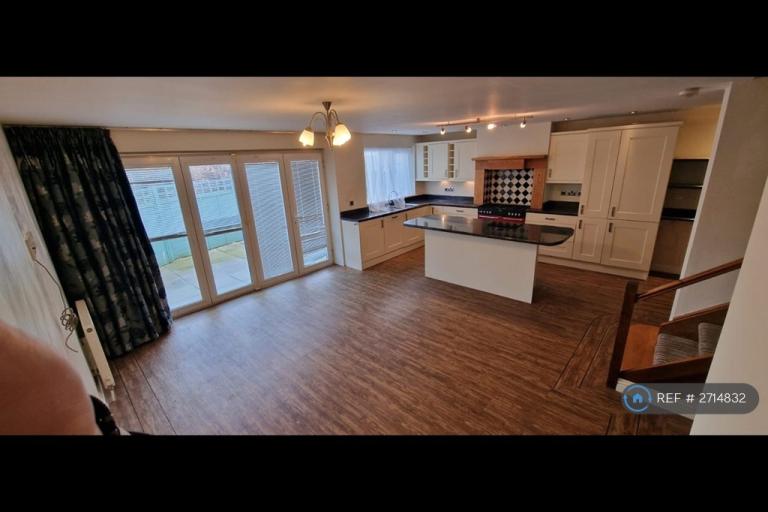 5 bedroom house in Bankfield Road, Haverigg, Millom, LA18 (5 bed) (#2714832)