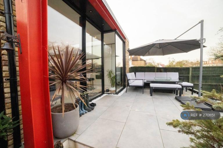 5 bedroom house in Thurleston Avenue, Morden, SM4 (5 bed) (#2701151)