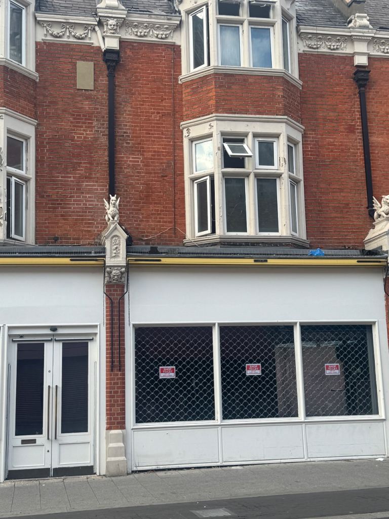 Shop To Let (800sqft) Established food use 