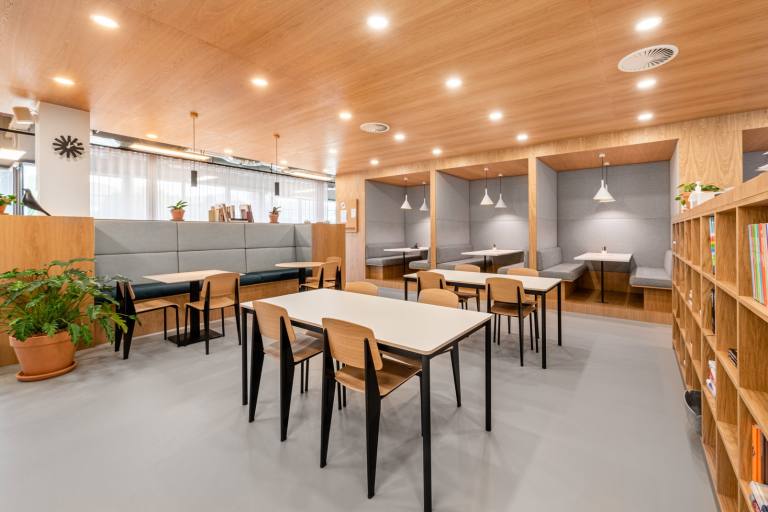 Reading - RG7 4SA \ Office Space for Rent - 4 Workstations