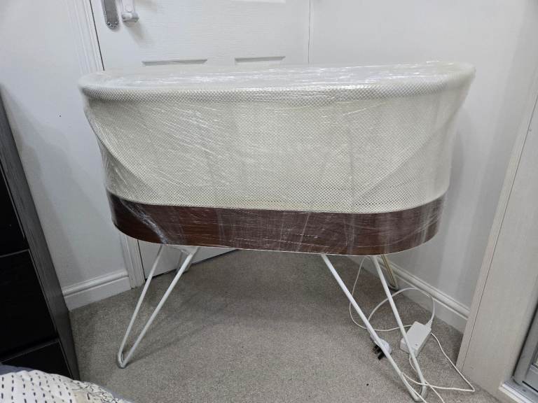 Happiest Baby Snoo Bassinet/ cot