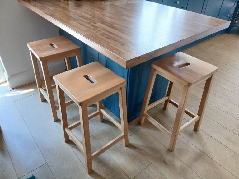 Set of 2* Wooden Kitchen Bar Stools – Good Condition