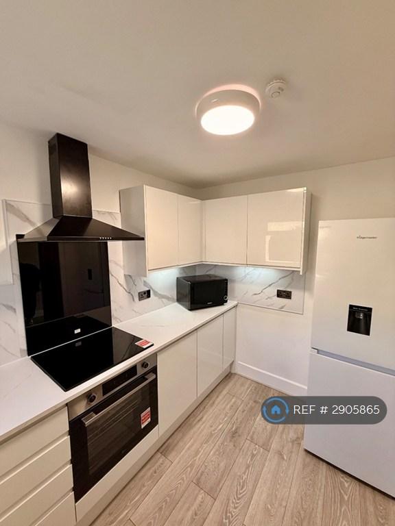2 bedroom flat in Ranscombe Close, Rochester, ME2 (2 bed) (#2905865)