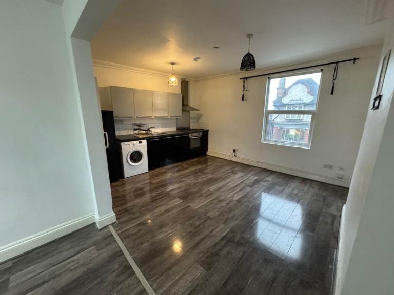 2 BEDROOM FLAT AVAILABLE NOW IN SHERWOOD