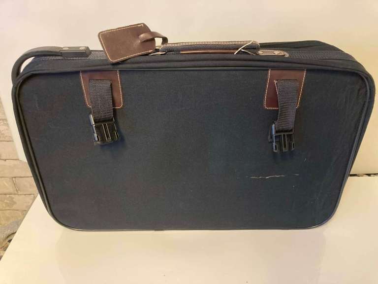 Smart Black Jade Designs Soft Outer Suitcase With Handle & Wheels