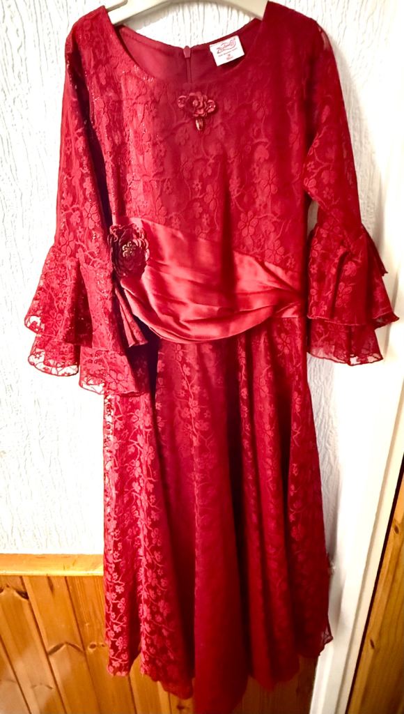 Beautiful new party dress/ red lace dress for 10yr old girls 