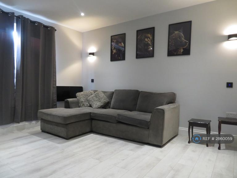 2 bedroom flat in High Street, London, BR1 (2 bed) (#2860059)